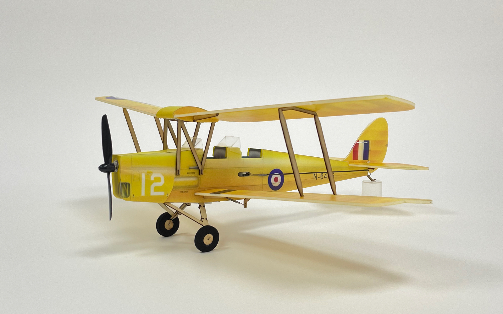 KT-Mikro-Scale-Tigermoth-DH-82A-Bausatz-fuumlr-zweideckiges-RC-Flugzeug-mit-einer-Fluumlgelspannweit-1986694-3